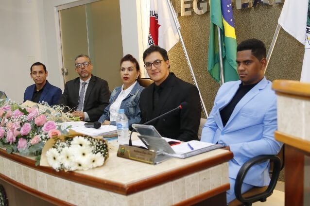 Câmara de Três Pontas realiza homenagem às mães durante sessão especial