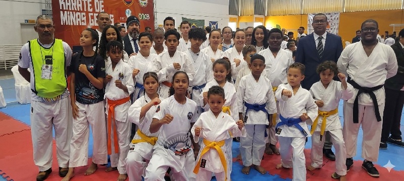 Karatê de Três Pontas brilha em Varginha e conquista 39 medalhas