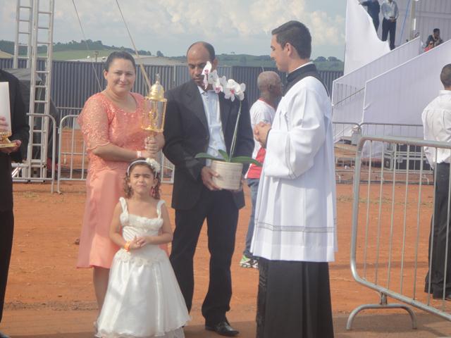 Último dia da Novena do Beato Padre Victor terá Queima dos Pedidos, Procissão Luminosa e Missa também às 22h