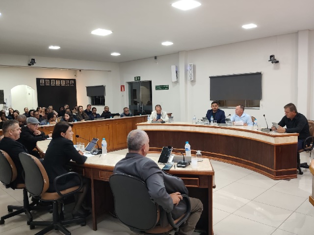 Câmara rejeita veto do Executivo e mantém projeto do Magistério aprovado