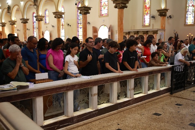 Último dia da Novena do Beato Padre Victor terá Queima dos Pedidos, Procissão Luminosa e Missa também às 22h