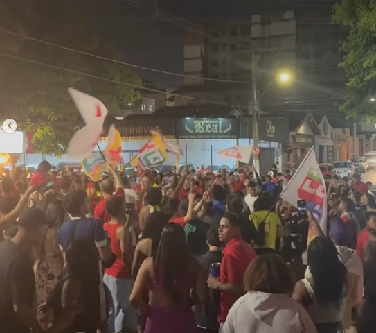 Apoiadores comemoram reeleição de Lula em Três Pontas