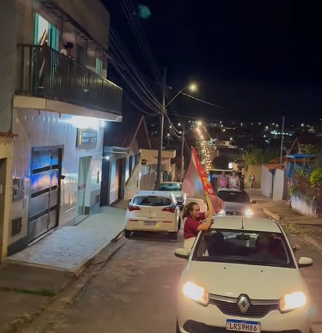 Apoiadores comemoram reeleição de Lula em Três Pontas