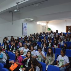 alunos no parlamento jovem